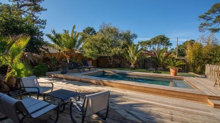 LOCATION SAISONNIERE VILLA AVEC GRAND JARDIN ET BOULODROME