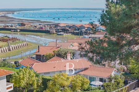 « VILLA DU PORT » EN PREMIÈRE LIGNE AVEC PISCINE CHAUFFÉE ET VUE SUR LE PORT DE PIRAILLAN – PRESQU’ÎLE DU CAP FERRET – CAPACITÉ 12 PERSONNES